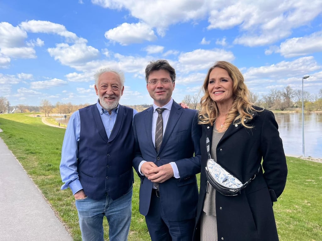 Dieter Hallervorden, Robert Reck und Christiane Zander am Kornhaus in Dessau.