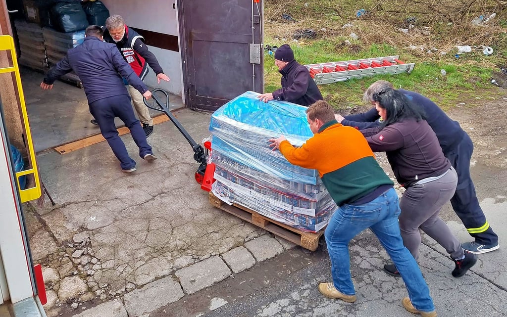 In einer Garage in Krakow wurden die Ilsenburger Hilfsgüter am Sonntagmorgen zwischengelagert, ehe eine Delegation aus der Parnterstadt Kremenez sie dort abholt.