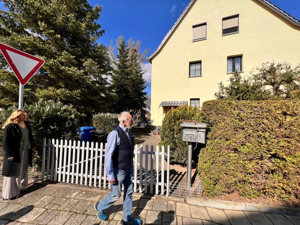Dieter Hallervorden vor seinem früheren Wohnhaus.