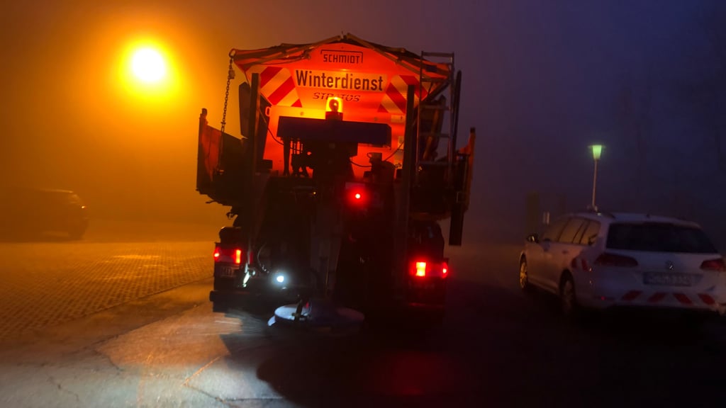 Für Räumfahrzeuge des Landes - hier ein Einsatz im Harz - hat die bundeseigene Autobahn GmbH künftig keinen Platz mehr.