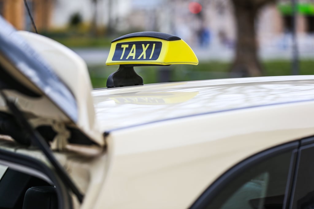 In Halle und dem Saalekreis wird Taxifahren einen Euro teurer, wenn die Spritpreise pro Liter über 1,80 Euro bleiben.