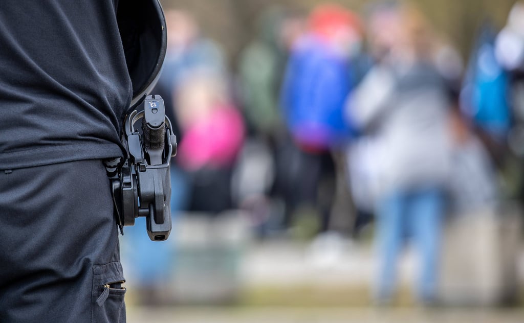 Die Polizei fahndet nach dem Unbekannten.