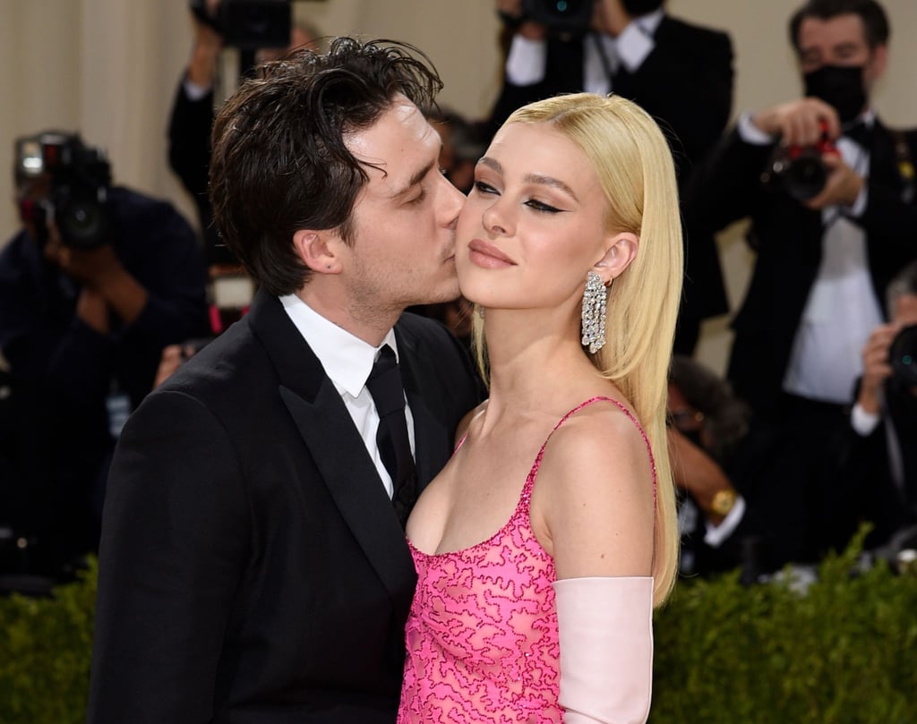 Brooklyn Beckham (l) und Nicola Peltz bei der Benefizgala des Costume Institute des Metropolitan Museum of Art 2021.
