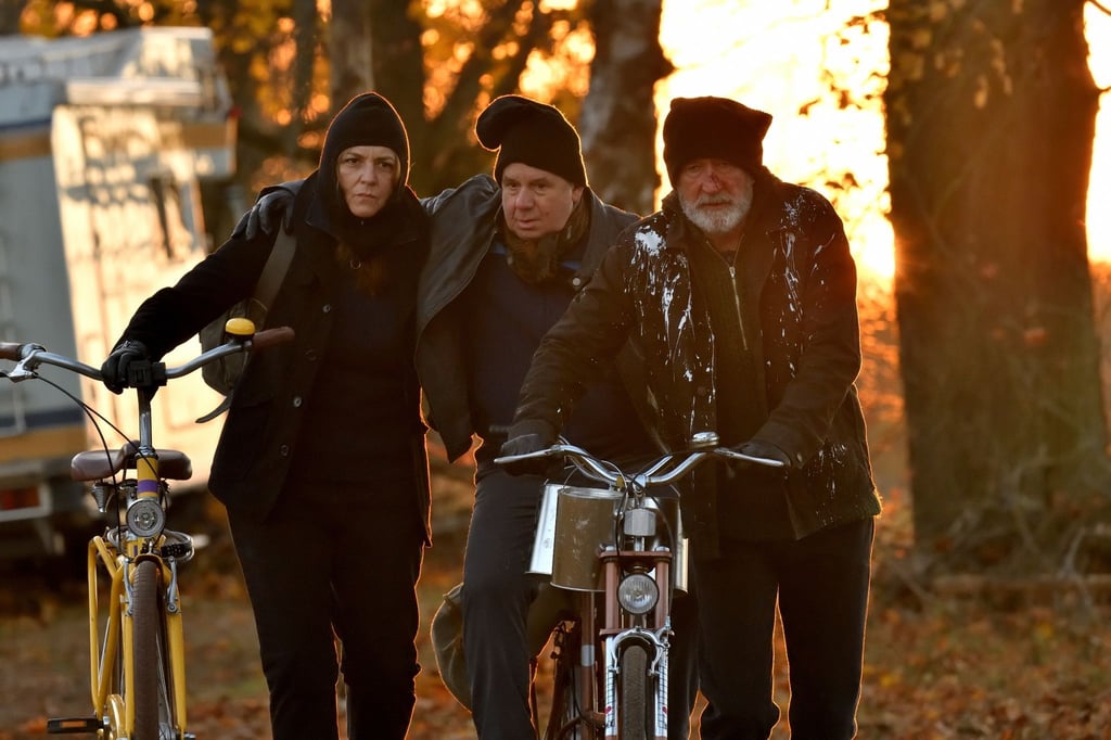 Georg Weiser (Joachim Król, M), Petra Schultheiss (Martina Gedeck, l) und Jürgen König (Peter Lohmeyer) machen sich mal wieder auf den Weg zu einer Nacht- und Nebel-Aktion.