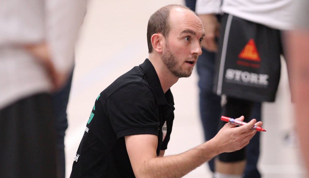 Eiko Potthast nahm neun Sekunden vor Schluss eine Auszeit. Am Ende rettete sein Team den Einzug ins Viertelfinale ins Ziel.