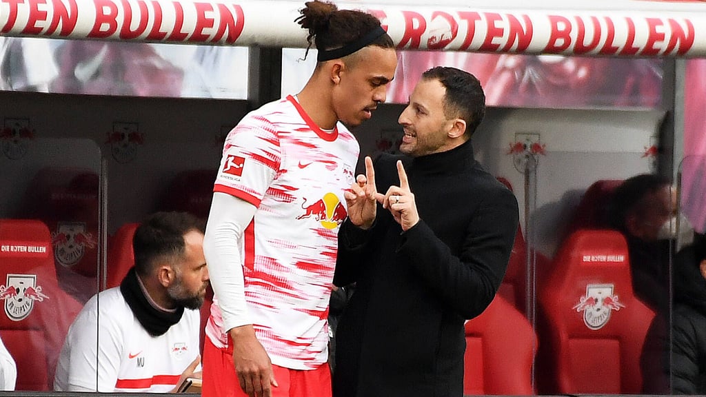 Der Trainer und sein Analysepartner: Domenico Tedesco (r.) mit RB-Stürmer Yussuf Poulsen