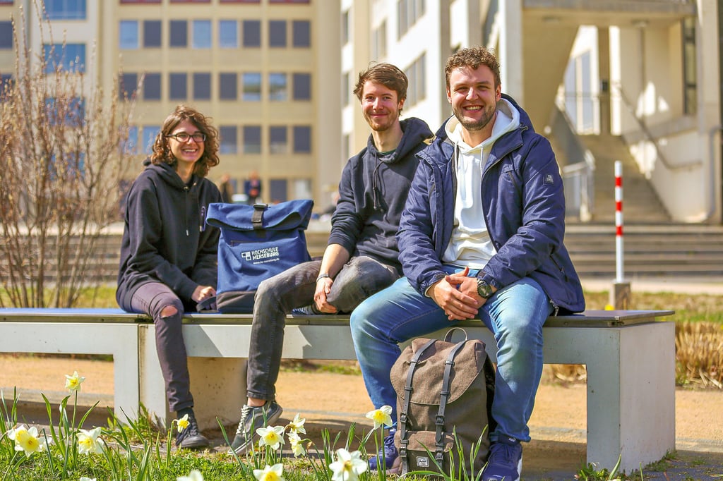Luise Dreyer, Jaspar Duwe und Leander Neumann studieren an der Hochschule Merseburg und freuen sich, wieder mehr vor Ort zu erleben.