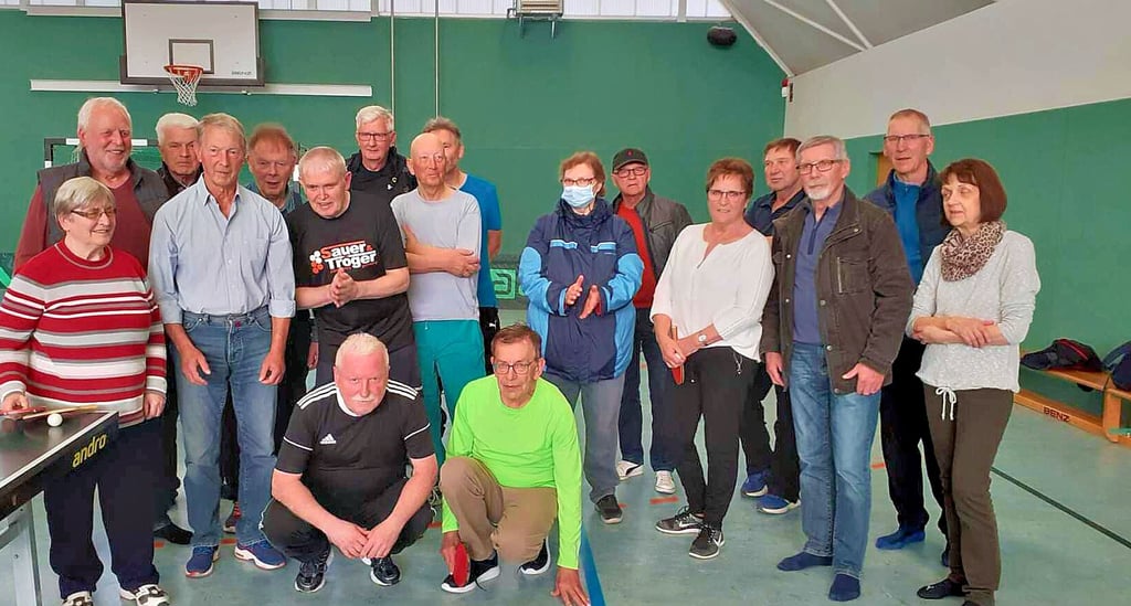 Zum Aufruf von SG Handwerk kamen 22 Parkinson-Patienten um Pingpong zu spielen.