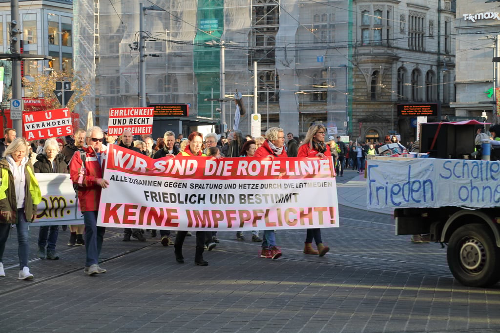 Die "Bewegung Halle" ist seit Monaten regelmäßig Montags im Stadtgebiet unterwegs,
