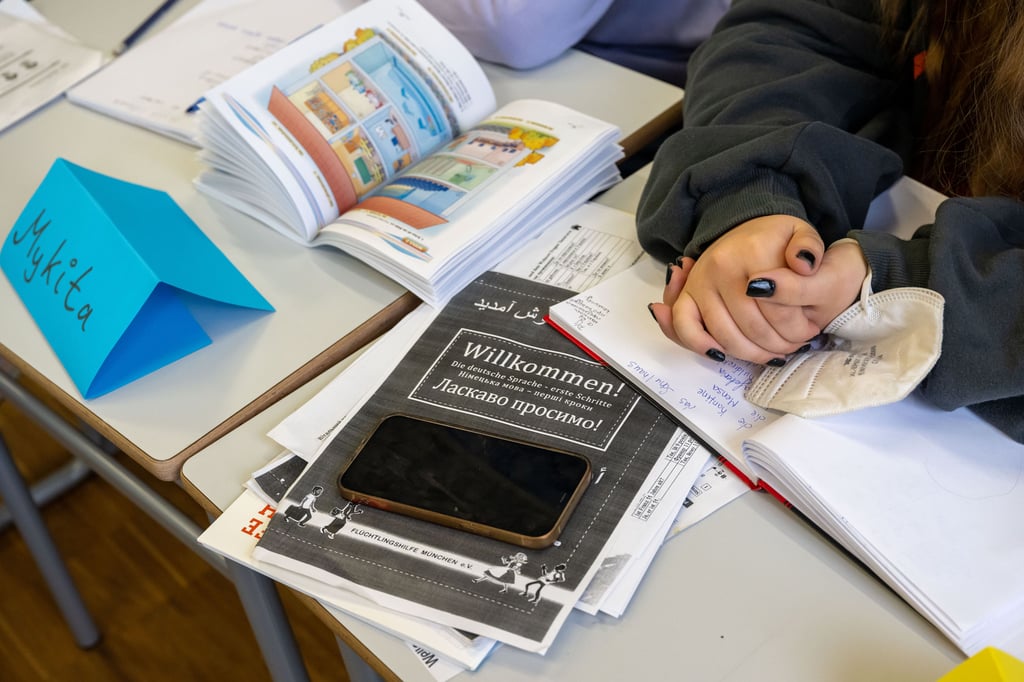 Ankunft in der Fremde: Für geflüchtete Kinder baut Sachsen-Anhalt jetzt Ankunftsklassen auf. Start ist in Halle.