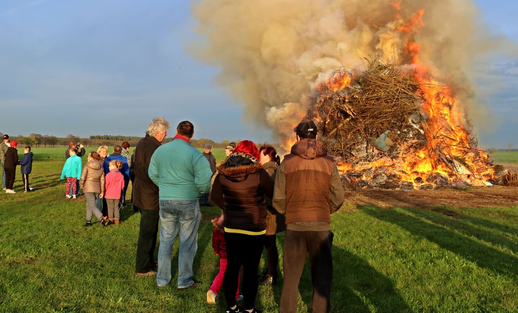 Ein imposantes Feuer, was die Bewohner aus Bone da 2017 aufgetürmt haben. Ob es auch in diesem Jahr so riesig wird?