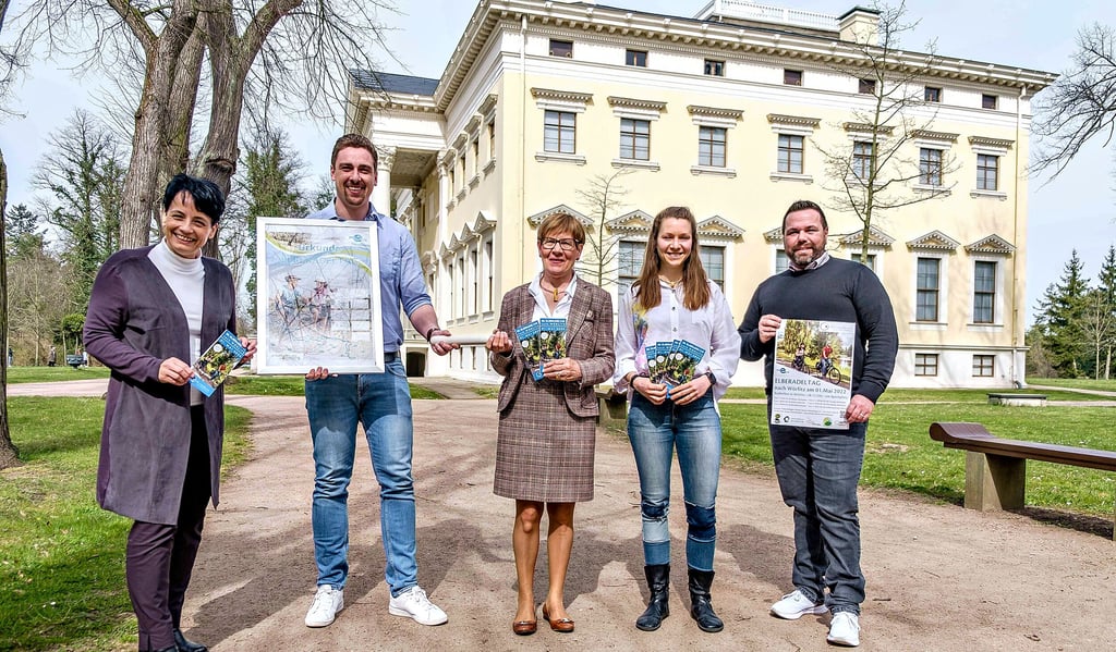 Freuen sich auf den Elberadeltag in Wörlitz (v.l.): Daniela Borngräber, Christian Schröder, Erika Miertsch, Vanessa Deisinger und Tobias Denkewitz