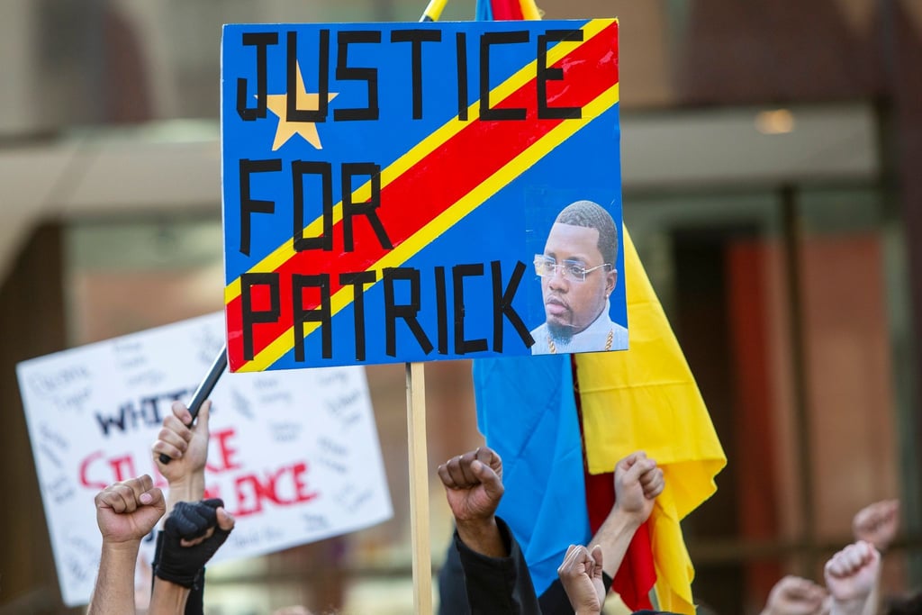 Aktivisten demonstrieren in Grand Rapids im US-Bundestaat Michigan für Patrick Lyoya. Einmal mehr sorgt ein tödlicher Polizeieinsatz in den USA für Aufregung, bei dem ein schwarzer Mann gewaltsam ums Leben kam.