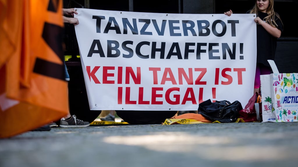 Der Karfreitag ist ein rechtlich besonders geschützter "stiller Feiertag", an dem Christen des Kreuzestodes Jesu gedenken.