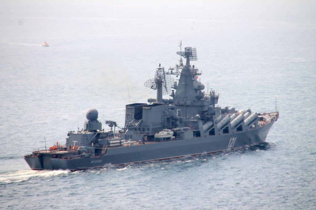 Das russische Kriegsschiff ist nach Angaben aus Kiew von einer ukrainischen Anti-Schiffsrakete getroffen worden.