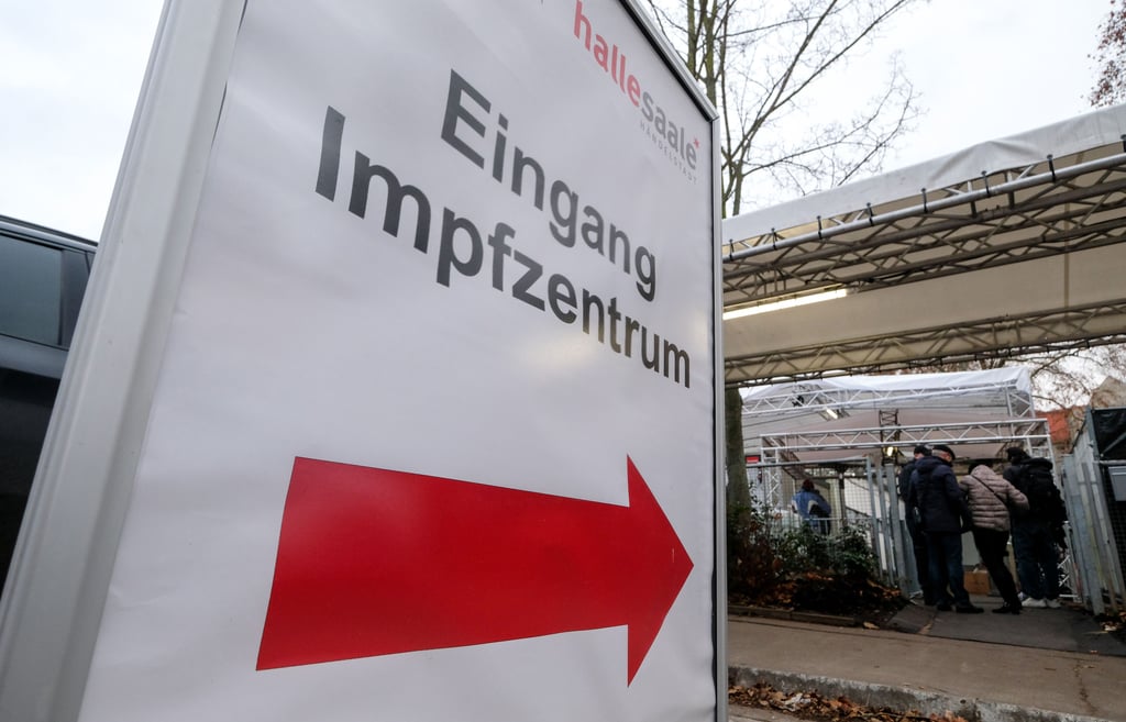 Auch am Montag kann man sich in der Heinrich-Pera-Straße in Halle ohne Termin gegen Corona impfen lassen. Geöffnet ist von 14 bis 17 Uhr.
