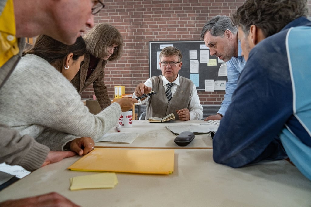 Prominente Besetzung: Torben Kessler (v.l.n.r.), Nilam Farooq, Anke Engelke, Justus von Dohnányi, Thomas Loibl und Florian David Fitz.