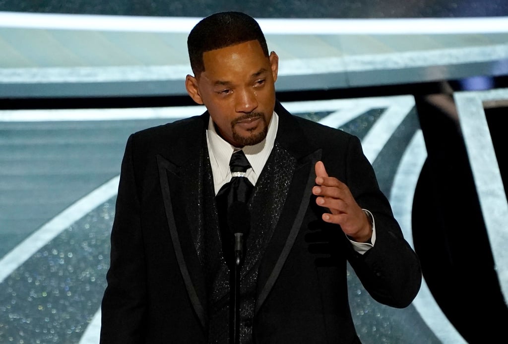 Will Smith weint, als er den Preis als bester Schauspieler für seine Rolle in dem Film „King Richard“ entgegennimmt. Nach dem Ohrfeigen-Eklat bei den Academy Awards wird Smith nun bis 2032 von Oscar-Verleihungen und anderen Academy-Events ausgeschlossen.