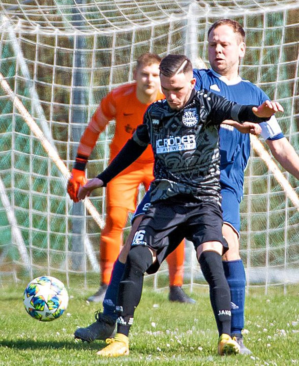 Eintracht/Union-Kapitän Kai Vollrath (r.) mit SVB-Akteur Gianpietro Cortese