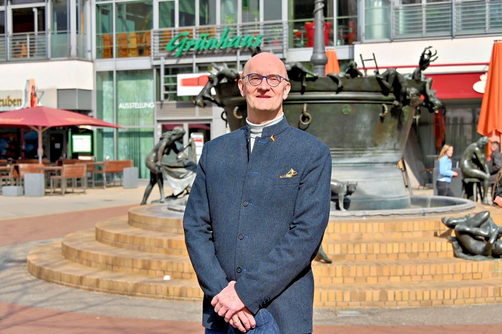 Die Volksstimme lichtete die Kandidaten für die OB-Wahl in Magdeburg an ihrem Lieblingsplatz ab. Frank Pasemann entschied sich für den Platz vor dem Faunbrunnen in der Leiterstraße.