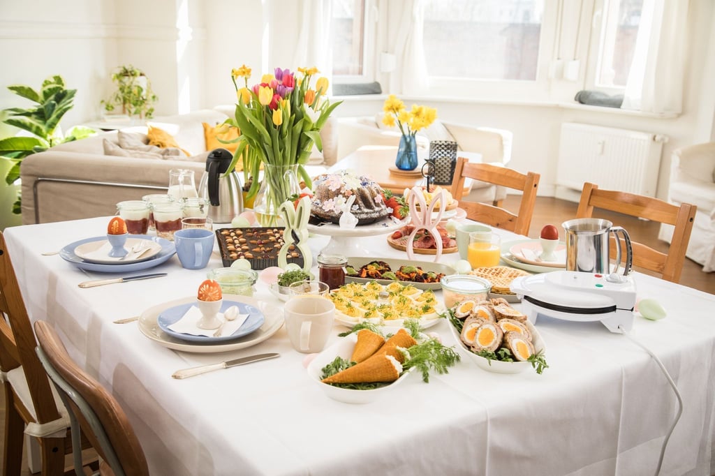 Der Tisch für den Osterbrunch ist gedeckt. Da vergeht die Zeit bis zu Eiersuche wie im Flug.