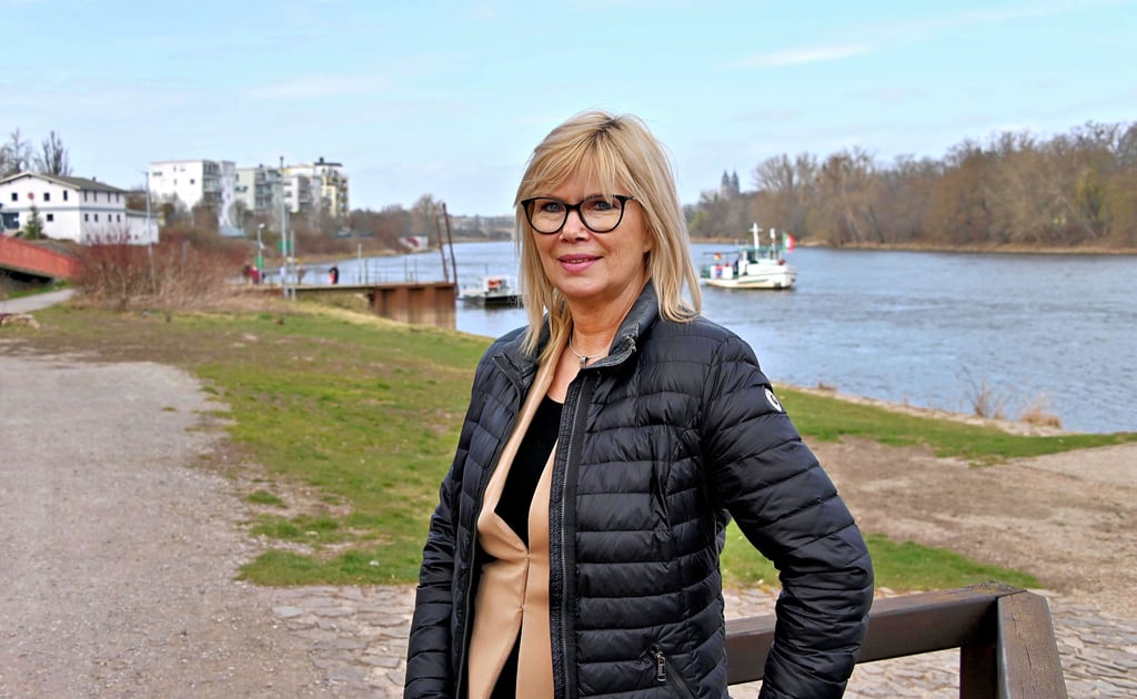 Die Volksstimme lichtete die Kandidaten für die OB-Wahl in Magdeburg an ihrem Lieblingsplatz ab. Simone Borris entschied sich für das Elbufer am Mückenwirt.