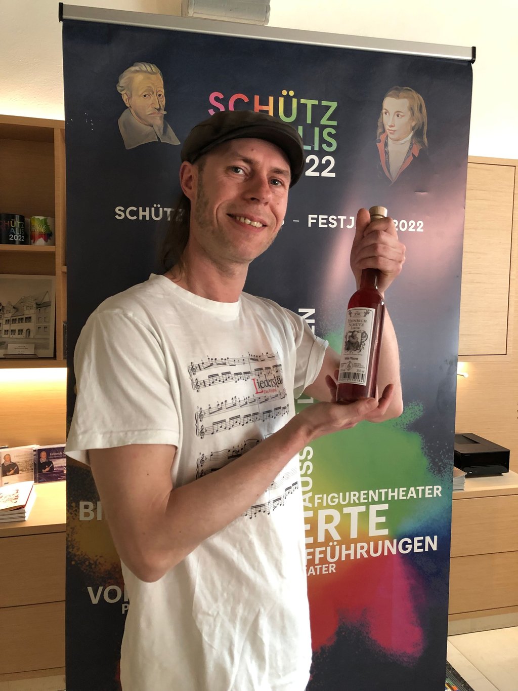 Christian Hodel hat zum Weißenfelser Jubiläumsjahr eine limitierte Sonderauflage seines Likörs "Wilde Pflaume" hergestellt.