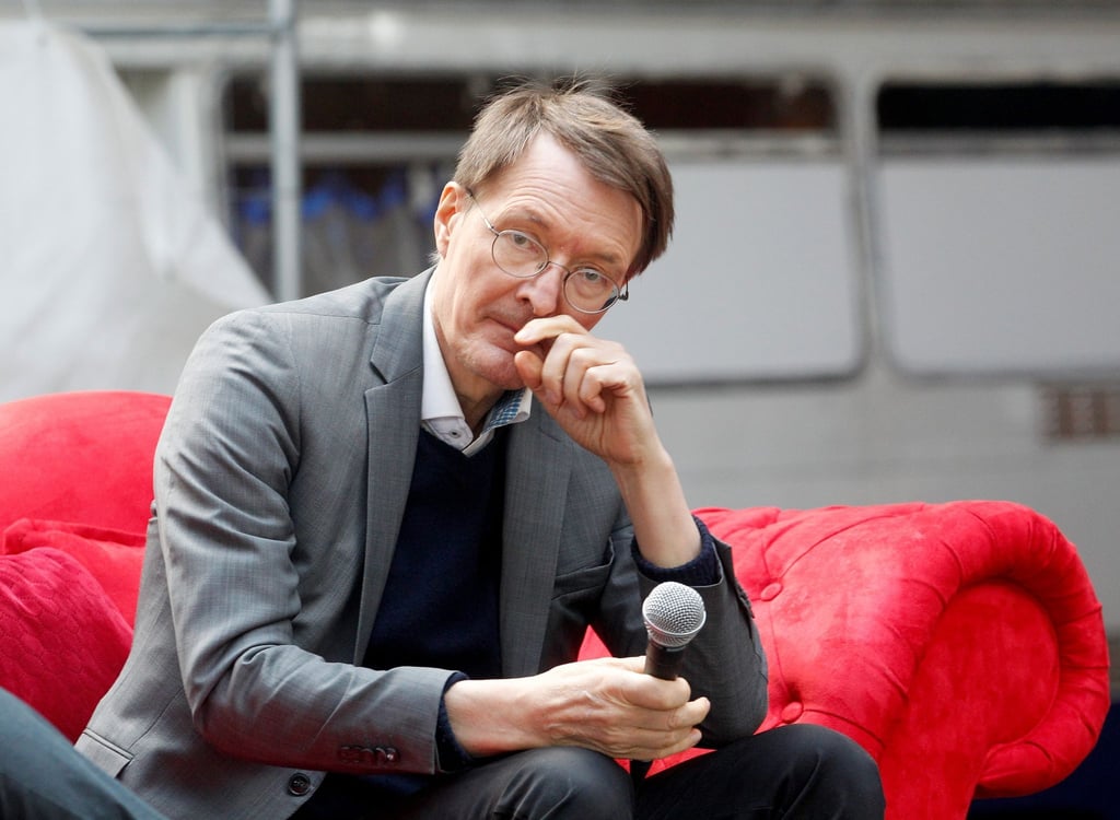 „Es ist durchaus möglich, dass wir eine hochansteckende Omikron-Variante bekommen, die so tödlich wie Delta ist“: Karl Lauterbach.