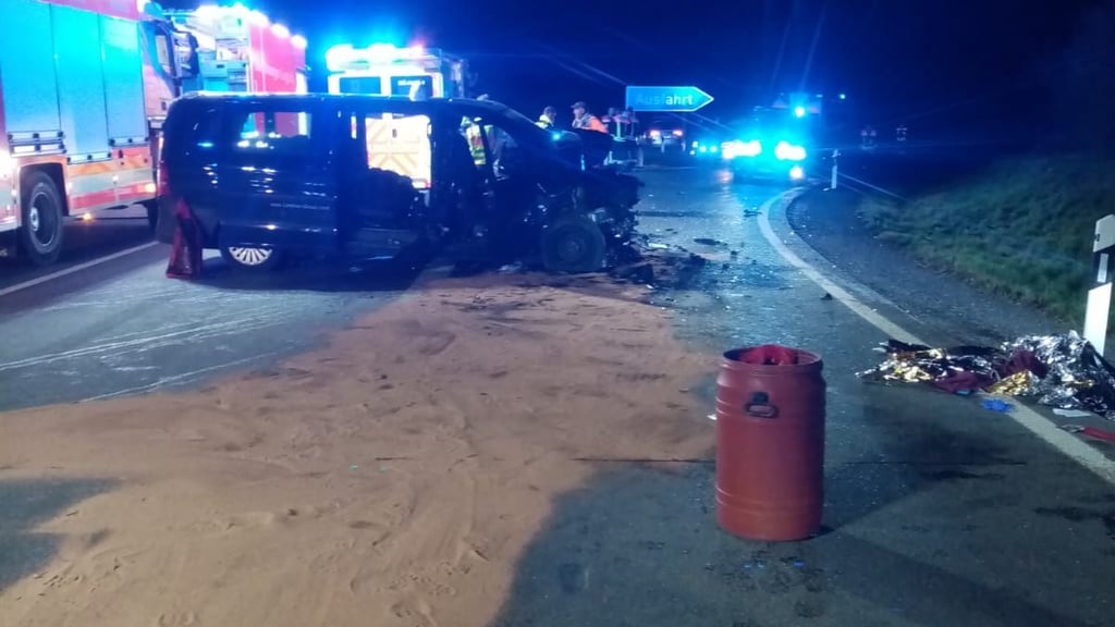 Unfall auf A9 bei Schleiz Drei Verletzte und ein Toter nach Kollision