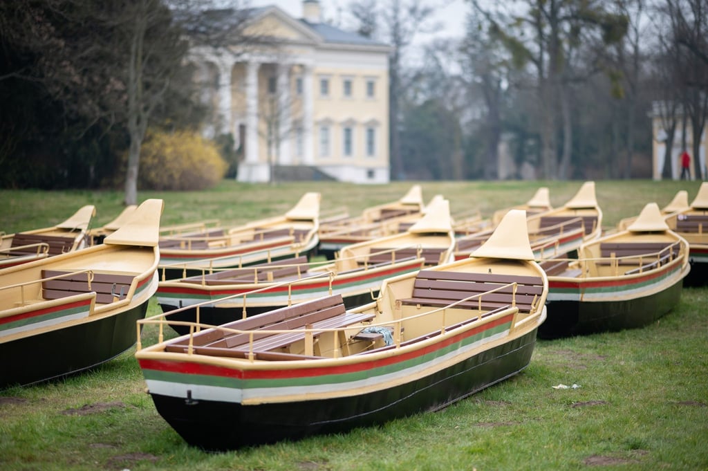 Das Schloss Wörlitz erwartet zu Ostern einige Besucher. Seine zwanzig Gondeln und mehrere Personenfähren sind wieder fit für die Saison.