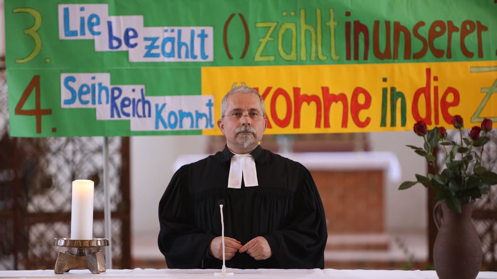 Pfarrer Tobias Krüger.