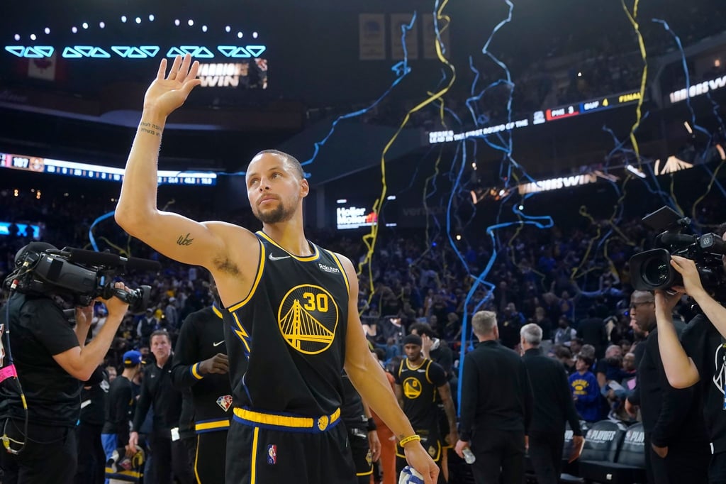 Stephen Curry, Guard der Golden State Warriors, jubelt nach dem Sieg über die Denver Nuggets.