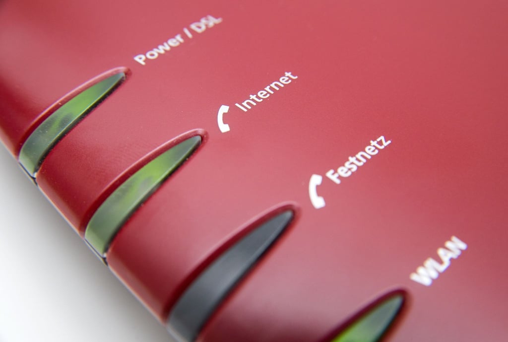 Zum Themendienst-Bericht vom 15. März 2022: Totes Telefon an der Fritzbox? Bei Telekom-Kundinnen und -Kunden löst ein Firmware-Update das Problem.