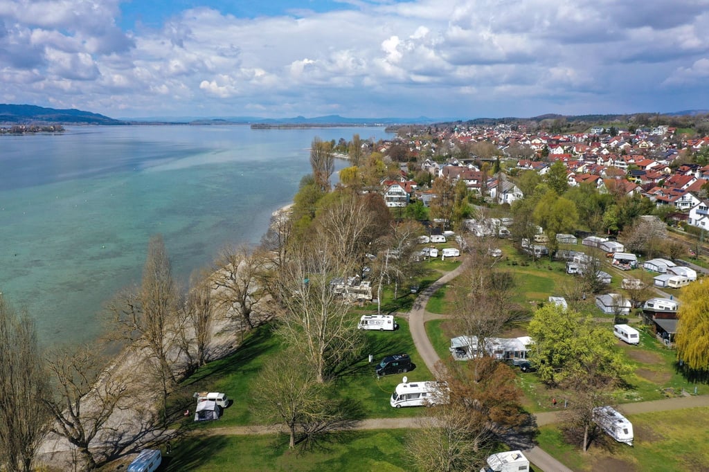 Noch reichlich Platz ist derzeit auf dem Campingplatz am See, der unmittelbar am Ufer des Bodensees liegt.