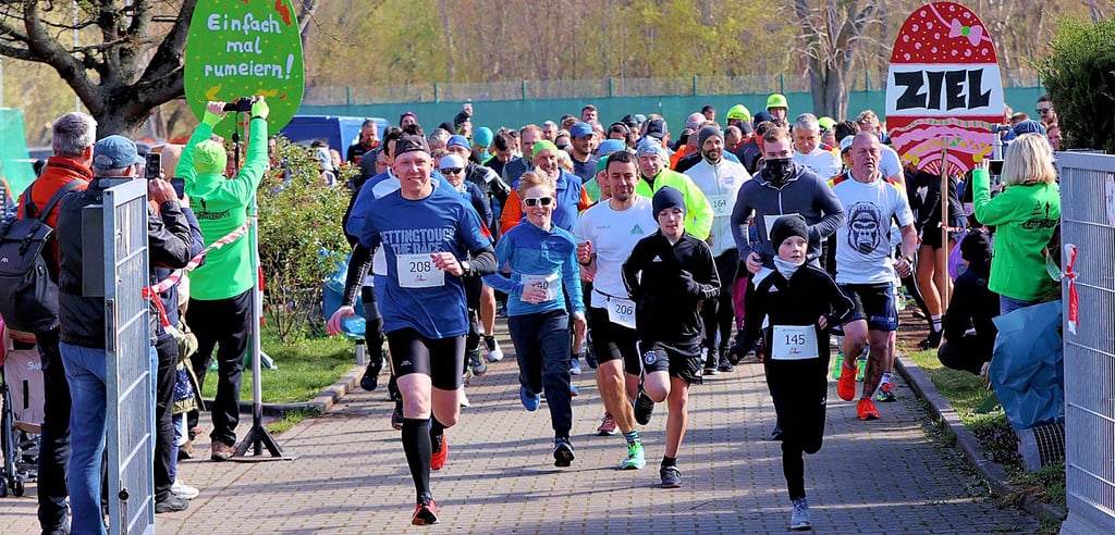 Gedränge und lachende Gesichter beim 13. Osterlauf der Magdeburger Laufkultur 08: Bei der Veranstaltung am Stadion „Seilerwiesen“ gingen 260 Teilnehmer an den Start.
