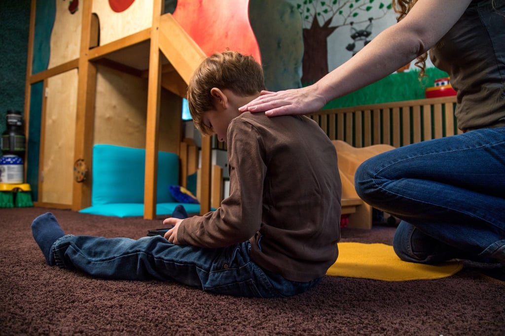 Eltern sollten ihre Kinder mit den Nachrichten zu den Ereignissen in der Ukraine nicht allein lassen, sondern sie auf kindgerechten Plattformen gemeinsam schauen.