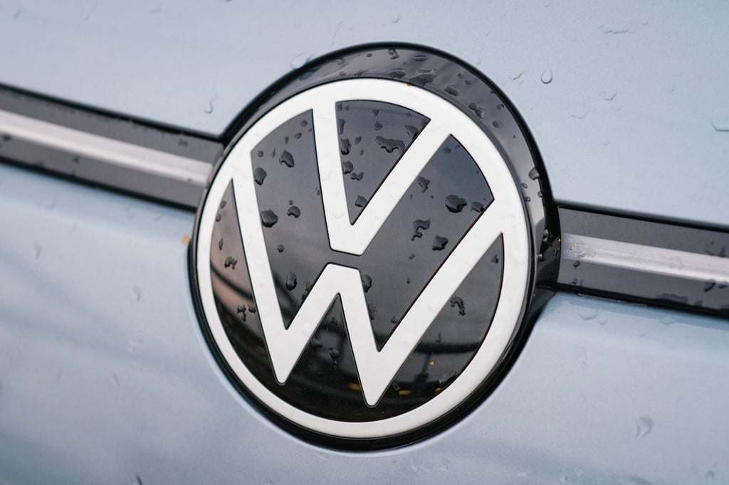 VW ruft weltweit 118.00 Hybridfahrezuge zurück.