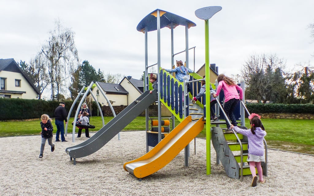 Nach dem offiziellen Start waren die Kinder nicht mehr zu halten. Sie zeigten allen, wie viel Spaß man auf den neuen Spielgeräten haben kann.