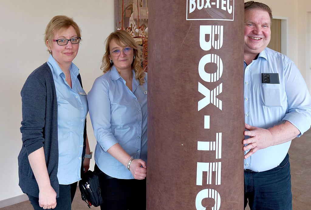 Geschäftsführer Frank Kasselmann hat mit Personalleiterin Susann Broschik (l.) und Ausbildungschefin Juliett Linde die Fortbildung der Lehrlinge im Burghotel auf ein neues Niveau gehoben.