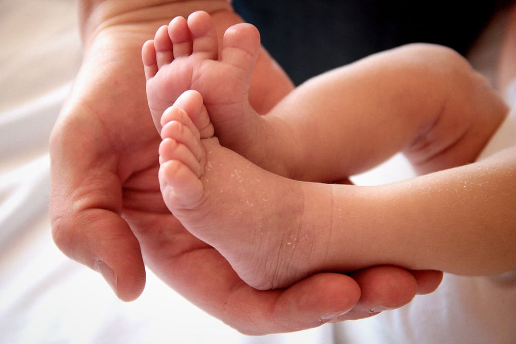 Wenn ein Vater schon vor der Geburt des Kindes von einer außerehelichen Beziehung seiner Frau wusste, muss er möglicherweise trotzdem Trennungsunterhalt zahlen.