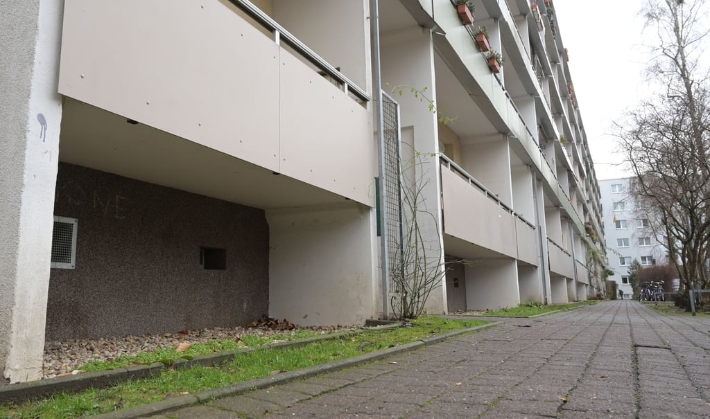 Eine Anwohnerin hatte Ende Dezember 2021 in einem Wohnblock im Stadtteil Neustadt ein Neugeborenes gefunden.