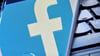 Auf einem Handy ist das Symbol des sozialen Netzwerks „Facebook“ zu sehen. Nutzer können sich hier miteinander vernetzen und Informationen austauschen. Das nutzen auch die OB-Kandidaten in Magdeburg.