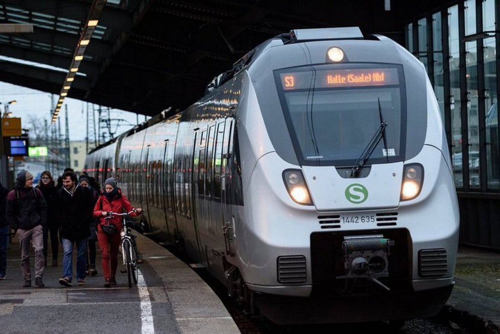 Die stark genutzte S-Bahn zwischen Halle und Leipzig könnte vor einem zusätzlichen Ansturm stehen.