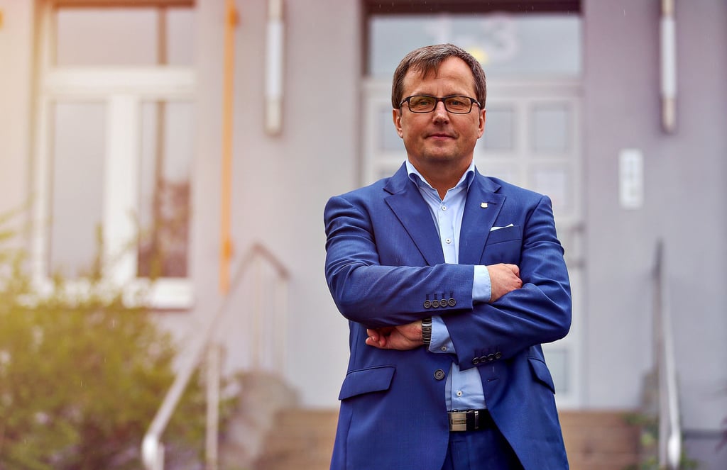 Merseburgs Oberbürgermeister Jens Bühligen (CDU) will zurück ins Rathaus.
