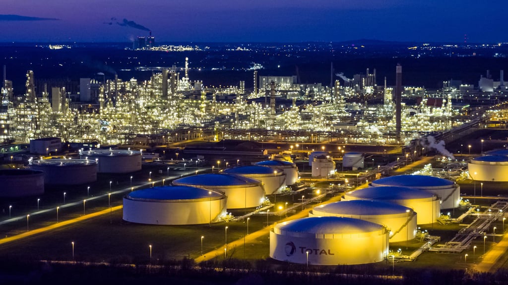 Die Total-Energies Raffinerie ist das Herzstück des Chemiestandortes Leuna im Saalekreis. Spätestens ab Ende 2022 will die Raffinerie kein russisches Erdöl mehr beziehen.