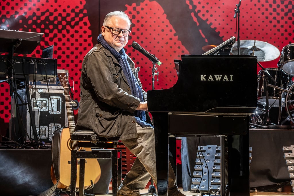 HRK spielt gern auch mal Klavier