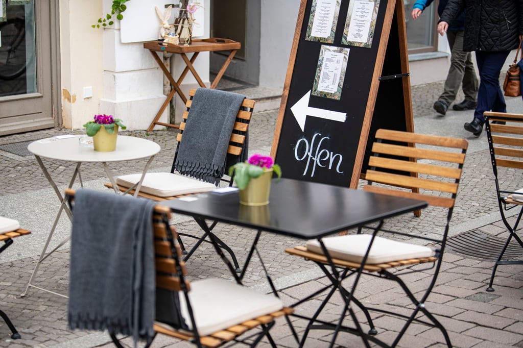 Mit einem Stadtrats-Antrag für ein Pilotprojekt zur Außengastronomie in Magdeburg soll die Gastro-Branche der Landeshauptstadt unterstützt werden.