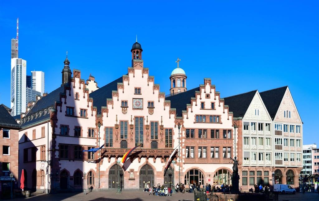 Das Frankfurter Rathaus am Römerberg: Hier entschied die Stadt, das M- und N-Wort zu ächten und damit auf rassistische Sprache aufmerksam zu machen.