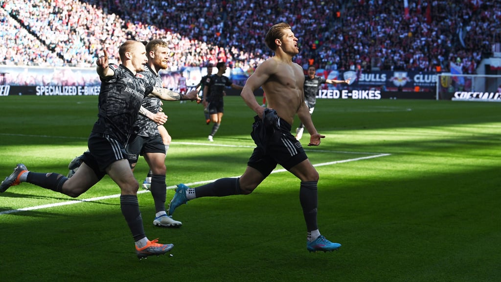 Kraftprotz: Siegtorschütze Kevin Behrens jubelt nach dem 2:1 gegen RB Leipzig.