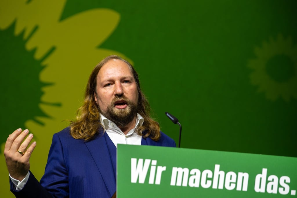 Anton Hofreiter: „Wir haben einen Kanzler, der im Moment zu zögerlich ist, und einen Oppositionsführer, der nicht die Interessen des Ganzen im Blick hat“.